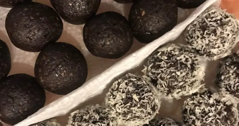 Cuz sometimes you crave a sweet treat (Caution: ridiculously delicious healthy chocolatey treat recipe ahead)